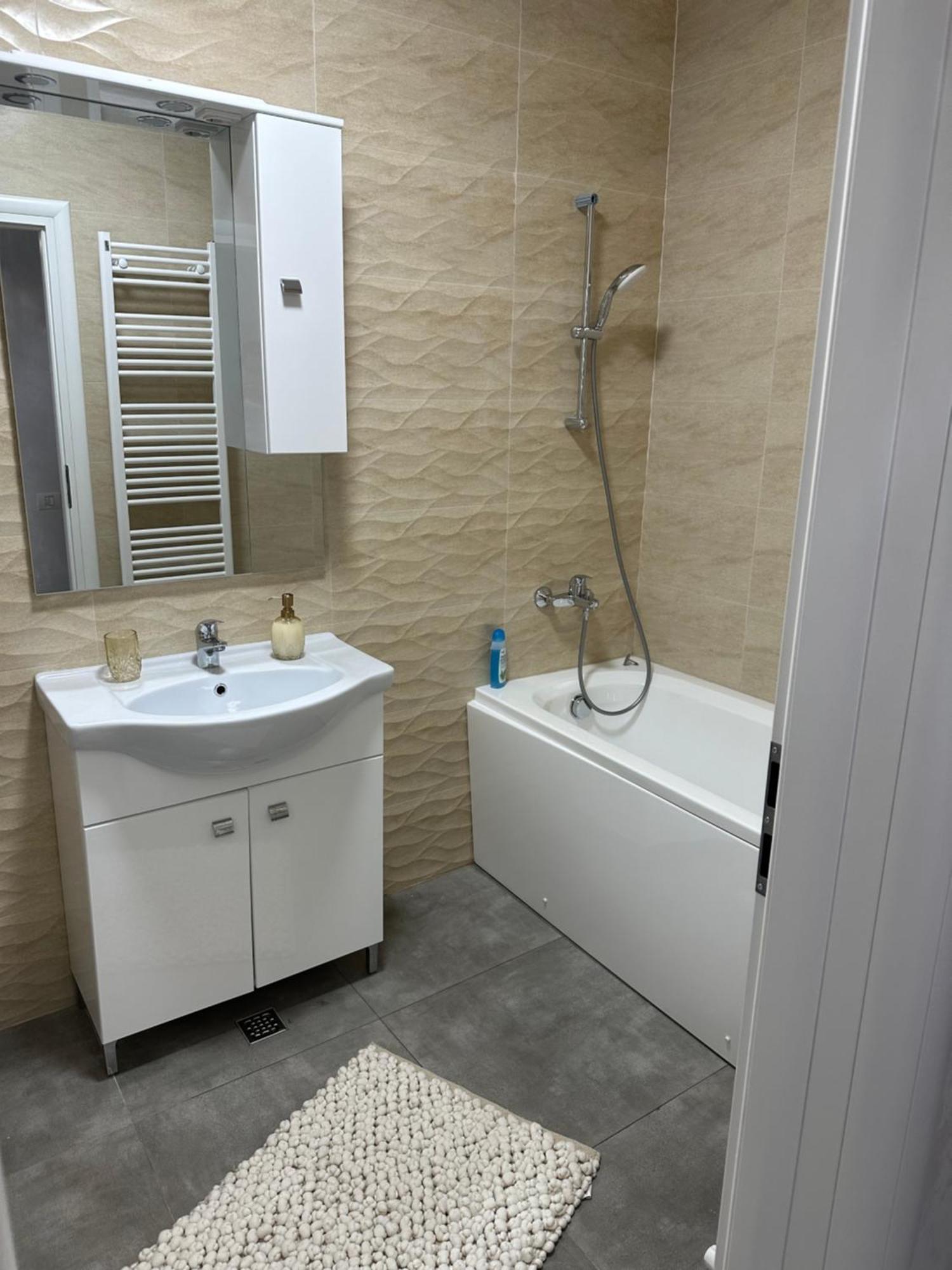 Apartament Simoni Ploiesti Bagian luar foto